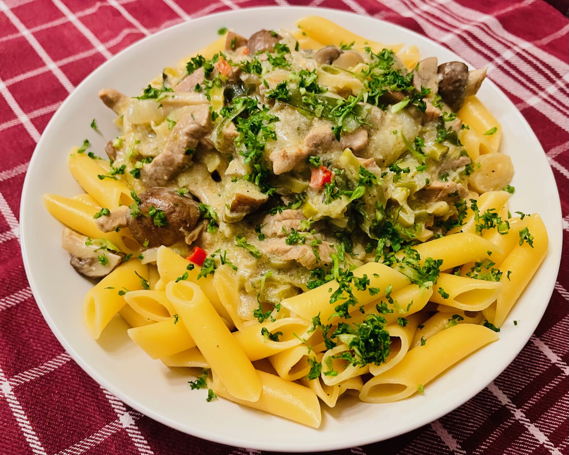 Penne with veal in a creamy pepper sauce – KristofLodewijks.be